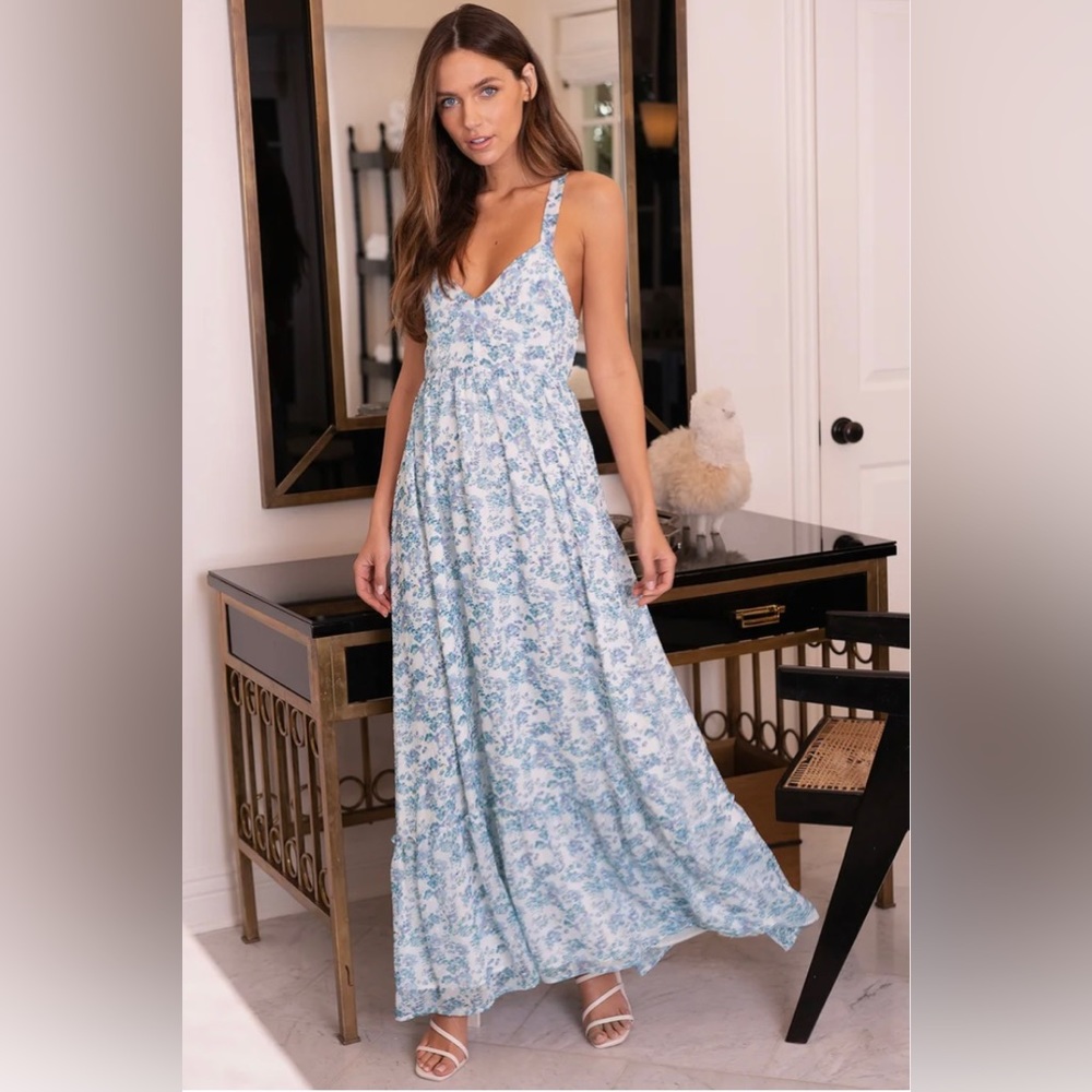 💙NWT Lulu’s White Floral Tie-Back Maxi Dress💙